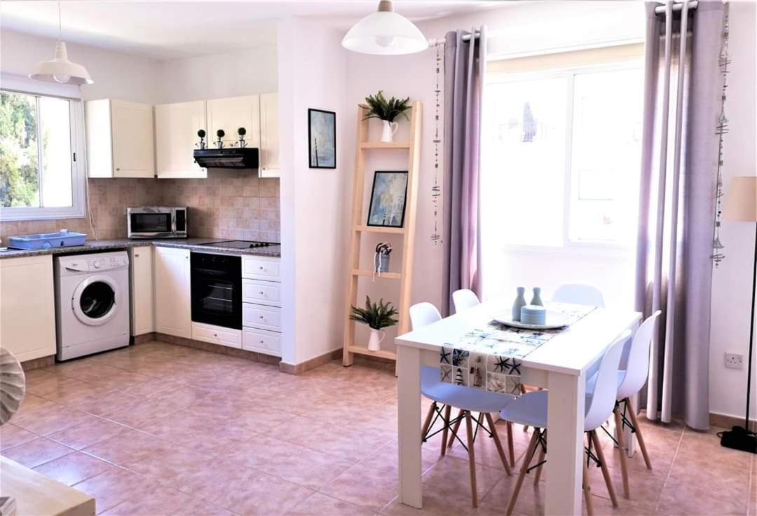 Pafia Modern Apartment Paphos Exteriör bild